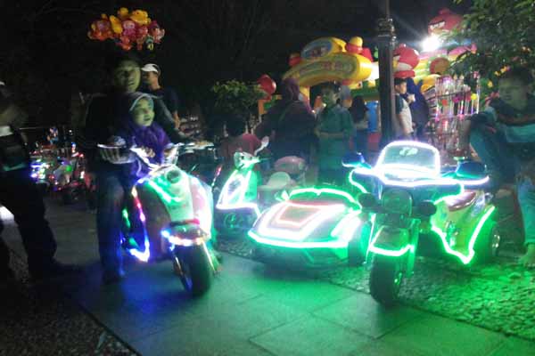 alamat alun-alun wonosari, alun-alun wonosari, liburan keluarga alun-alun wonosari, lokasi alun-alun wonosari, permainan di alun-alun wonosari, tempat rekreasi keluarga di alun-alun wonosari, tiket alun-alun wonosari, wisata keluarga di alun-alun wonosari, alun-alun wonosari: tempat liburan keluarga & wisata kuliner