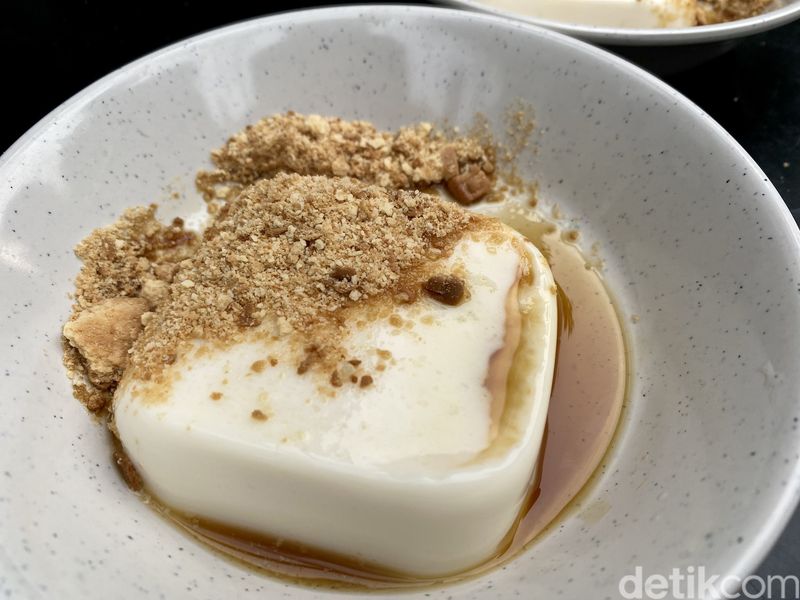 Puding Paman Barito, 1. Antrean panjang, 2. Terinspirasi puding Jepang, 3. Harga mulai Rp 13.000, 4. Mirip puding di restoran BBQ Jepang?, 5. Tak ada batasan maksimal