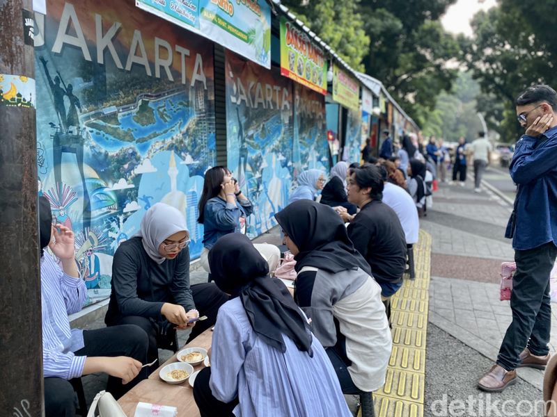 Puding Paman Barito, 1. Antrean panjang, 2. Terinspirasi puding Jepang, 3. Harga mulai Rp 13.000, 4. Mirip puding di restoran BBQ Jepang?, 5. Tak ada batasan maksimal