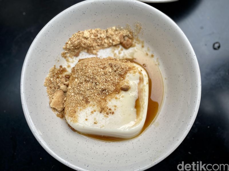 Puding Paman Barito, 1. Antrean panjang, 2. Terinspirasi puding Jepang, 3. Harga mulai Rp 13.000, 4. Mirip puding di restoran BBQ Jepang?, 5. Tak ada batasan maksimal