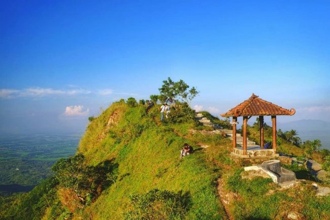 aktivitas embung batara sriten, embung batara sriten, liburan ke embung batara sriten, tiket masuk embung batara sriten harga tiket embung batara sriten, tips berlibur di embung batara sriten, wisata embung batara sriten, embung batara sriten: puncak tertinggi di gunung kidul yg eksotis