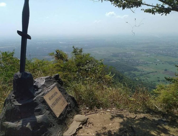 gunung klotok kediri, rute mendaki gunung klotok, trekking gunung klotok, wisata gunung klotok, wisata gunung klotok kediri, gunung klotok kediri: tiket masuk, rute lokasi, fasilitas, daya tarik dll