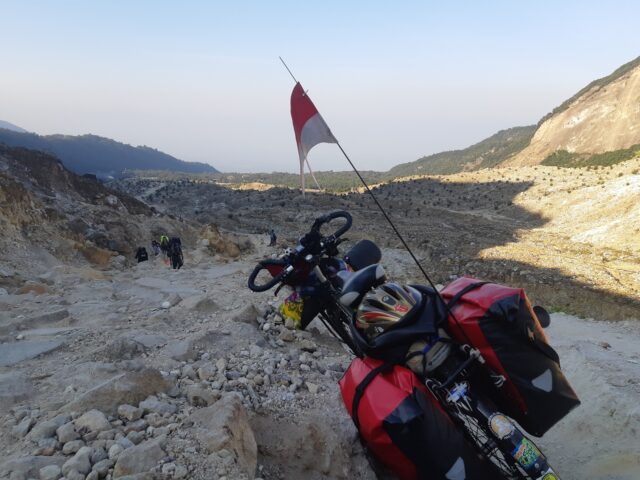 gunung papandayan, harga tiket, fasilitas, daya tarik, aktivitas seru!