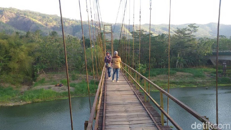 jembatan soka, jembatan soka bantul, keindahan jembatan soka, letak jembatan soka, lokasi jembatan soka, spot instagramable di bantul, jembatan soka: spot foto instagramable di bantul yang lagi hits & kece!