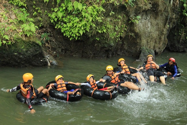 aktivitas karst tubing sedayu, fasilitas karst tubing sedayum, karst tubing sedayu, lokasi karst tubing sedayum harga tiket karst tubing sedayu, paket karst tubing sedayu, paket wisata karst tubing sedayu, tiket masuk karst tubing sedayu, karst tubing sedayu: harga tiket, daya tarik, fasilitas, aktivitas dll