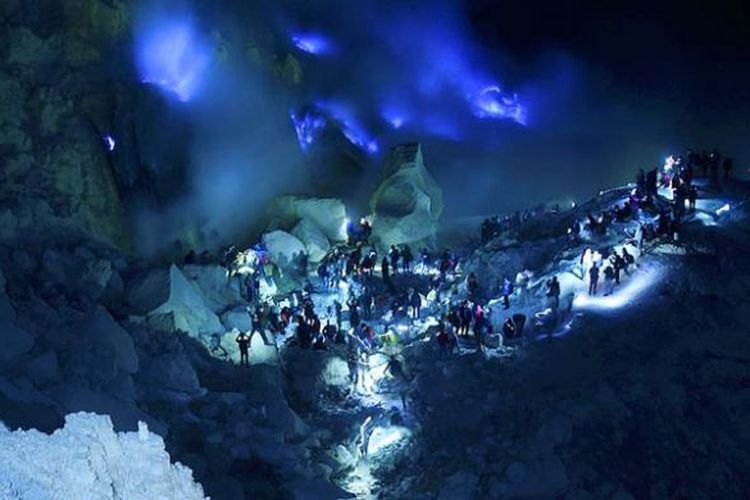 Kawah Ijen: Menyaksikan Keindahan Alam Blue Fire nan Menawan!