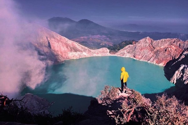 api biru kawah ijen, blue fire kawah ijen, danau kawah ijen, fanomena kawah ijen, gunung ijen, harga tiket masuk kawah ijen, kawah ijen, keindahan kawah ijen, lokasi kawah ijen, tiket kawah ijen, tiket masuk kawah ijen, wisata alam kawah ijen, kawah ijen: menyaksikan keindahan alam blue fire nan menawan!