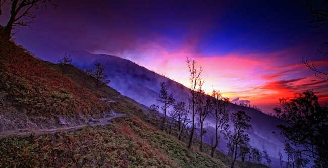 api biru kawah ijen, blue fire kawah ijen, danau kawah ijen, fanomena kawah ijen, gunung ijen, harga tiket masuk kawah ijen, kawah ijen, keindahan kawah ijen, lokasi kawah ijen, tiket kawah ijen, tiket masuk kawah ijen, wisata alam kawah ijen, kawah ijen: menyaksikan keindahan alam blue fire nan menawan!
