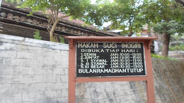 jam operasional makam imogiri, lokasi makam imogiri, makam imogiri, makam imogiri bantul, rute makam imogiri, tiket masuk makam imogiri, wisata sejarah makam imogiri, makam imogiri: wisata sejarah ke pemakanan para raja di pulau jawa!