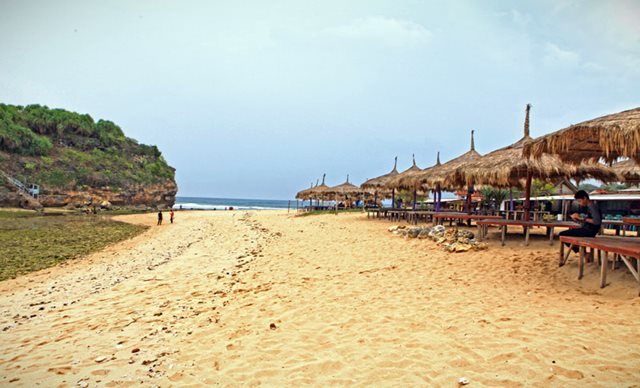 akses lokasi pantai drini, alamat pantai drini, gazebo di pantai drini, harga tiket masuk pantai drini, kegiatan di pantai drini, keindahan pantai drini, pantai drini, pantai drini gunung kidul, pantai drini yoyakarta, objek wisata pantai drini gunung kidul yang seru untuk liburan