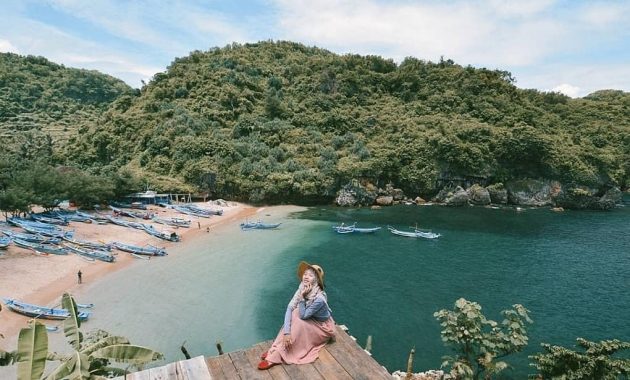 Pantai Gesing, Harga Tiket, Fasilitas, Aktivitas Seru & Daya Tarik!