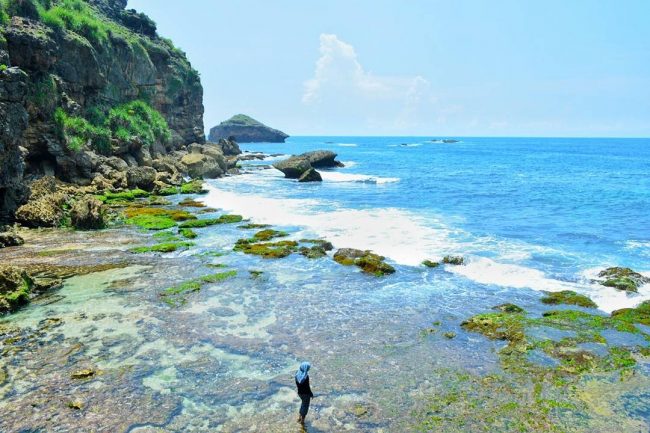 foto pantai jogan, harga tiket pantai jogan, lokasi pantai jogan, pantai jogan, pantai jogan gunung kidul, pantai jogan jogja, tiket masuk pantai jogan, wisata pantai jogan, pantai jogan + air terjun unik: daya tarik, fasilitas, aktivitas, tiket
