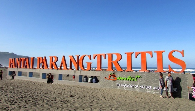Pantai Parangtritis Bantul: Harga Tiket, Fasilitas, Aktivitas Seru dll