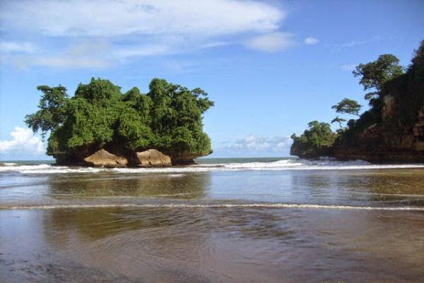 alamat pantai pelang, foto pantai pelang akses menuju pantai pelang, harga tiket masuk pantai pelang, htm pantai pelang, info pantai pelang, keindahan pantai pelang, lokasi pantai pelang, pantai pelang, pantai pelang trenggalek, pantai pelang trenggalek nan cantik yang seru untuk liburan, Akses Lokasi Pantai Pelang Trenggalek, Harga Tiket Masuk Pantai Pelang Trenggalek, Keindahan Alam Pantai Pelang Trenggalek , Aktivitas Yang Bisa Dilakukan Di Pantai Pelang