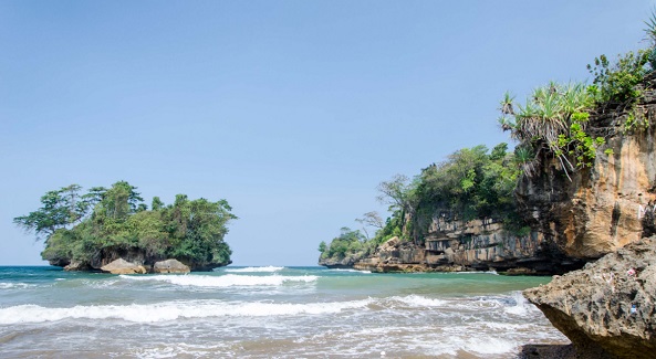 Pantai Pelang Trenggalek Nan Cantik yang Seru untuk Liburan