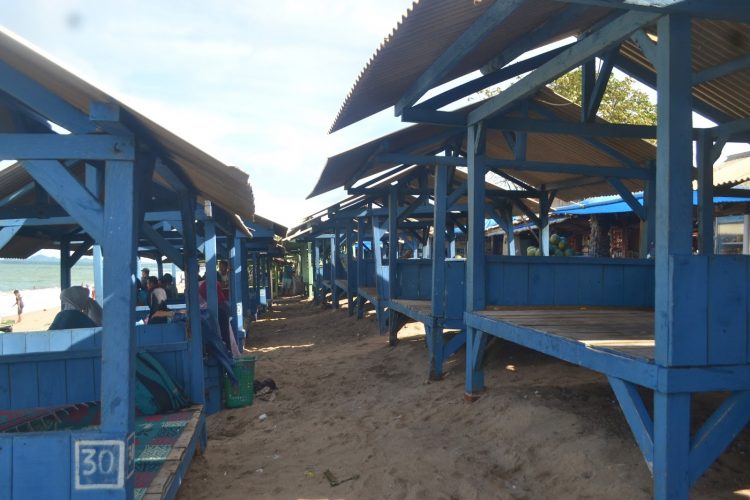 aktivitas pantai sambolo, harga tiket masuk pantai sambolo, letak pantai sambolo, lokasi pantai sambolo, pantai sambolo, pantai sambolo banten, rute pantai sambolo, pantai sambolo banten, harga tiket, wahana, aktivitas seru & fasilitas