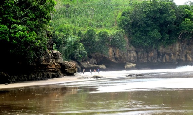alamat pantai serang blitar, fasilitas di pantai serang blitar, harga tiket masuk pantai serang blitar, keindahan pantai serang blitar, pantai serang blitar, pantai serang blitar dari kediri, pantai serang blitar jawa timur, peta pantai serang blitar, rute menuju pantai serang blitar, rute pantai serang blitar dari kediri, pantai serang blitar; harga tiket masuk daya tarik, aktivitas seru dll!