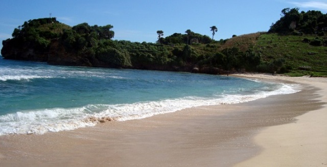 Pantai Serang Blitar; Harga Tiket Masuk Daya Tarik, Aktivitas Seru Dll!
