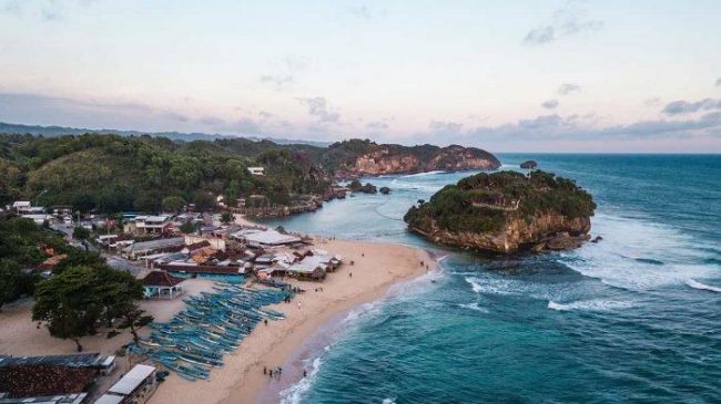 Pantai Wedi Ombo Gunungkidul: Harga Tiket, Daya Tarik, Aktivitas Seru Dll