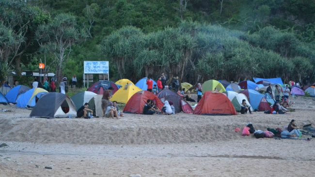 fasilitas pantai wedi ombo, harga tiket pantai wedi ombo, kuliner di pantai wedi ombo, lokasi pantai wedi ombo, lokasi pantai wediombo, pantai wedi ombo, pantai wediombo, penginapan di pantai wedi ombo, tiket masuk pantai wediombo, tiket pantai wedi ombo, wediombo, wisata pantai wedi ombo, pantai wedi ombo gunungkidul: harga tiket, daya tarik, aktivitas seru dll