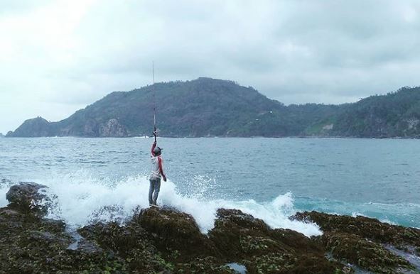 fasilitas pantai wedi ombo, harga tiket pantai wedi ombo, kuliner di pantai wedi ombo, lokasi pantai wedi ombo, lokasi pantai wediombo, pantai wedi ombo, pantai wediombo, penginapan di pantai wedi ombo, tiket masuk pantai wediombo, tiket pantai wedi ombo, wediombo, wisata pantai wedi ombo, pantai wedi ombo gunungkidul: harga tiket, daya tarik, aktivitas seru dll