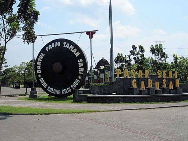 Pasar Seni Gabusan Pusat, Sentra Wisata Belanja Kerajinan Bantul