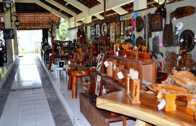 alamat pasar seni gabusan pusat, fasilitas pasar seni gabusan pusat, lokasi pasar seni gabusan pusat, pasar seni gabusan pusat, pasar seni gabusan pusat bantul, pasar seni gabusan pusat jogja, tiket pasar seni gabusan pusat, pasar seni gabusan pusat, sentra wisata belanja kerajinan bantul