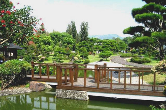 harga tiket masuk taman bunga nusantara, htm taman bunga nusantara, lokasi taman bunga nusantara, penginapan di taman bunga nusantara, rute taman bunga nusantara, taman bunga nusantara, wahana di taman bunga nusantara, taman bunga nusantara cianjur, harga tiket, daya tarik, aktivitas seru dll
