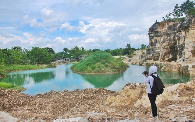 alamat telaga biru jogja, foto telaga biru jogja, harga tiket masuk telaga biru jogja, jalan menuju telaga biru jogja, keindahan telaga biru jogja, lokasi telaga biru jogja, peta telaga biru jogja, rute menuju ke telaga biru jogja, rute telaga biru jogja, telaga biru jogja, telaga biru sukoharjo, wisata alam telaga biru jogja, wisata telaga biru jogja, telaga biru semin jogja: harga tiket, fasilitas, daya tarik, rute lokasi dll