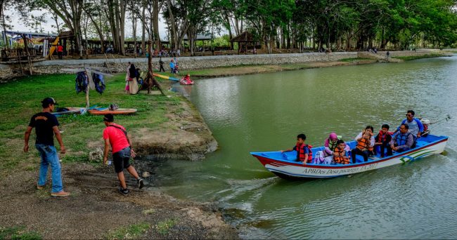 fasilitas telaga jonge, lokasi telaga jonge, objek wisata telaga jonge, rute menuju telaga jonge, telaga jonge, telaga jonge gunung kidul, telaga jonge jogja, tiket telaga jonge, wisata telaga jonge, telaga jonge: bukan cuma wisata air, juga ada pasar digital hits