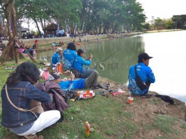 fasilitas telaga jonge, lokasi telaga jonge, objek wisata telaga jonge, rute menuju telaga jonge, telaga jonge, telaga jonge gunung kidul, telaga jonge jogja, tiket telaga jonge, wisata telaga jonge, telaga jonge: bukan cuma wisata air, juga ada pasar digital hits