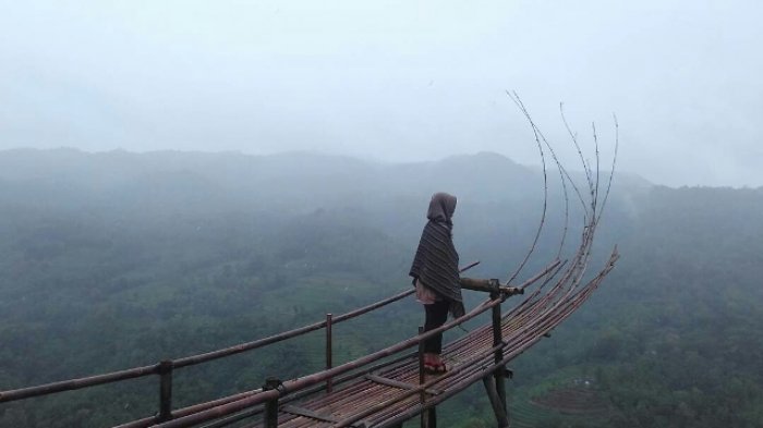 bukit mojo gumelem, bukit mojo gumelem bantul, fasilitas bukit mojo gumelem, foto bukit mojo gumelem, keindahan bukit mojo gumelem, lokasi bukit mojo gumelem, rute menuju lokasi bukit mojo gumelem, wahana bukit mojo gumelem, top 10+ foto bukit mojo gumelem: harga tiket, fasilitas, daya tarik, wahana dll