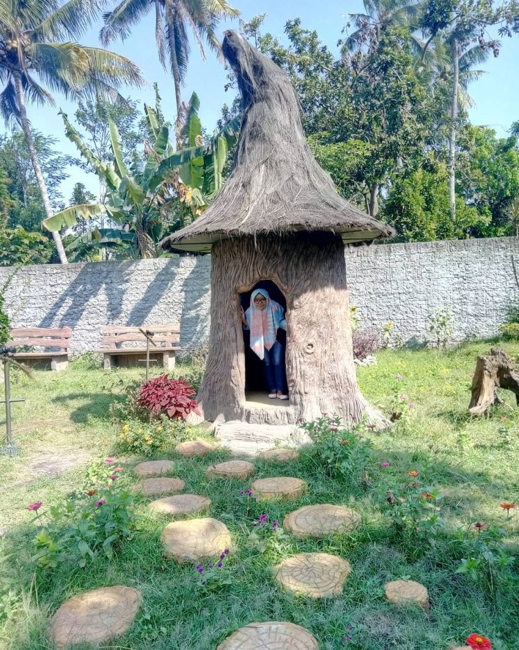 daya tarik dosh holiday wates, dosh holiday wates, fasilitas dosh holiday wates, lokasi dosh holiday wates, tiket dosh holiday wates, tiket masuk dosh holiday wates, wisata dosh holiday wates, top 10+ foto dosh holiday wates kediri, harga tiket, spot instagramable dll