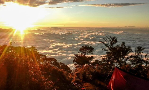 gunung terbaik jawa barat, gunung terindah jawa barat, top 12+ gunung terindah di jawa barat yang paling mentang untuk ditaklukkan