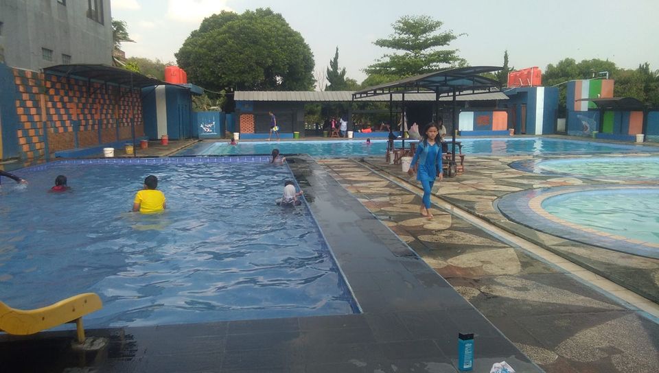 Top 12+ Kolam Renang di Cimahi Terbesar & Terbaik, Wahana Waterpark Lengkap!