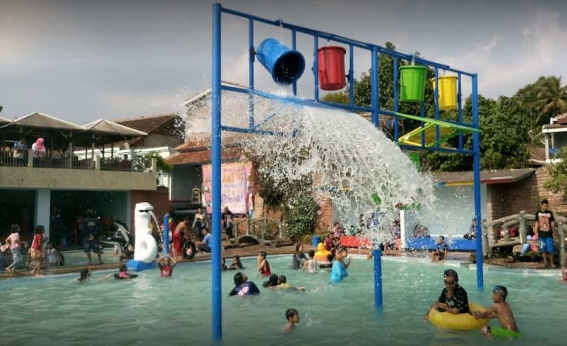 top 12+ kolam renang di cimahi terbesar & terbaik, wahana waterpark lengkap!