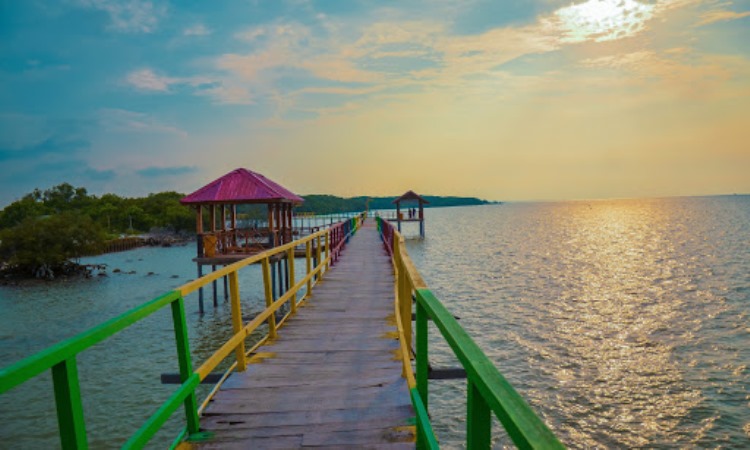 pantai delegan, pantai di gresik, pantai gresik, pantai mayangkara, pantai ngemboh, pantai ria, top 12+ pantai di gresik terbaik & paling hits yang wajib dikunjungi saat liburan