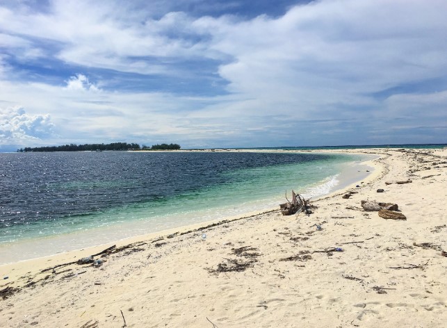 tempat wisata bahari di sulawesi tenggara, wisata bahari di sulawesi tenggara, top 12+ tempat wisata bahari di sulawesi tenggara terbaik & terindah!