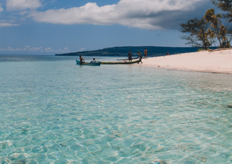 tempat wisata bahari di sulawesi tenggara, wisata bahari di sulawesi tenggara, top 12+ tempat wisata bahari di sulawesi tenggara terbaik & terindah!