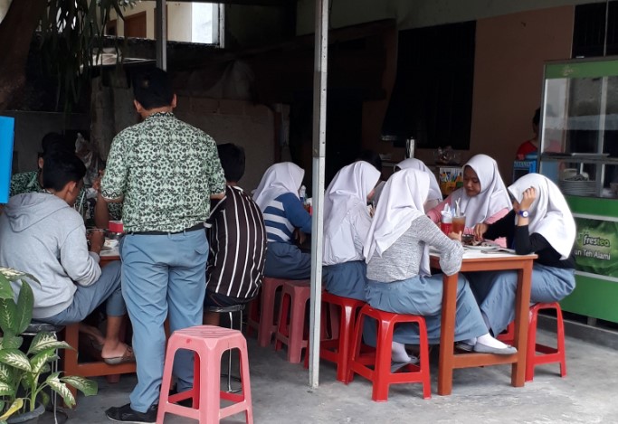 cafe di beji, resto di beji, restoran di beji, rumah makan di beji, tempat makan di beji, tempat makan enak di beji, warung makan di beji, top 14+ tempat makan enak di beji depok, dengan harga murah meriah