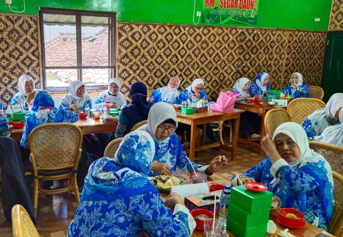 cafe di beji, resto di beji, restoran di beji, rumah makan di beji, tempat makan di beji, tempat makan enak di beji, warung makan di beji, top 14+ tempat makan enak di beji depok, dengan harga murah meriah