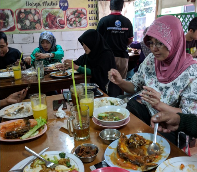 cafe di beji, resto di beji, restoran di beji, rumah makan di beji, tempat makan di beji, tempat makan enak di beji, warung makan di beji, top 14+ tempat makan enak di beji depok, dengan harga murah meriah