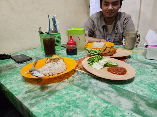 cafe di beji, resto di beji, restoran di beji, rumah makan di beji, tempat makan di beji, tempat makan enak di beji, warung makan di beji, top 14+ tempat makan enak di beji depok, dengan harga murah meriah