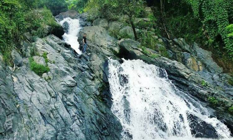 air terjun cianjur, air terjun di cianjur, curug cianjur, curug di cianjur, keindahan curug di cianjur, tempat wisata di cianjur, wisata air terjun di cianjur, wisata alam di cianjur, wisata curug di cianjur, top 18+ curug di cianjur terbaik & terhits, air terjun dengan view spektakuler!