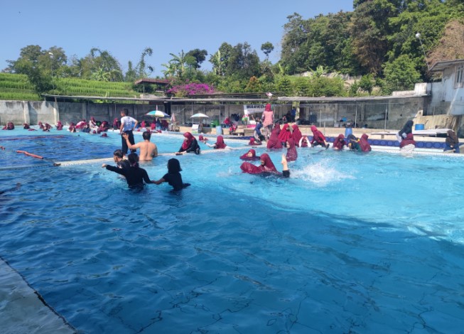 kolam renang cianjur, kolam renang di cianjur, kolam renang terbaik di cianjur, tempat berenang di cianjur, wahana kolam renang di cianjur, waterboom di cianjur, waterpark di cianjur, wisata keluarga di cianjur, wisata kolam renang di cianjur, top 19+ waterpark & kolam renang di cianjur terbesar & terbaik, harga tiket masuk!