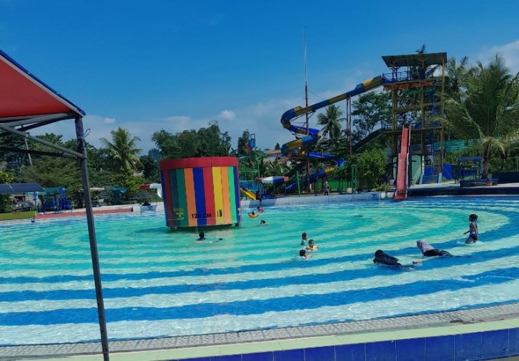 kolam renang cianjur, kolam renang di cianjur, kolam renang terbaik di cianjur, tempat berenang di cianjur, wahana kolam renang di cianjur, waterboom di cianjur, waterpark di cianjur, wisata keluarga di cianjur, wisata kolam renang di cianjur, top 19+ waterpark & kolam renang di cianjur terbesar & terbaik, harga tiket masuk!