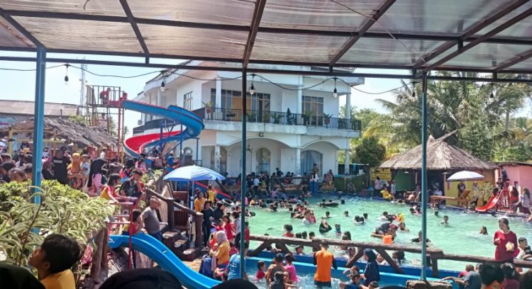 kolam renang cianjur, kolam renang di cianjur, kolam renang terbaik di cianjur, tempat berenang di cianjur, wahana kolam renang di cianjur, waterboom di cianjur, waterpark di cianjur, wisata keluarga di cianjur, wisata kolam renang di cianjur, top 19+ waterpark & kolam renang di cianjur terbesar & terbaik, harga tiket masuk!