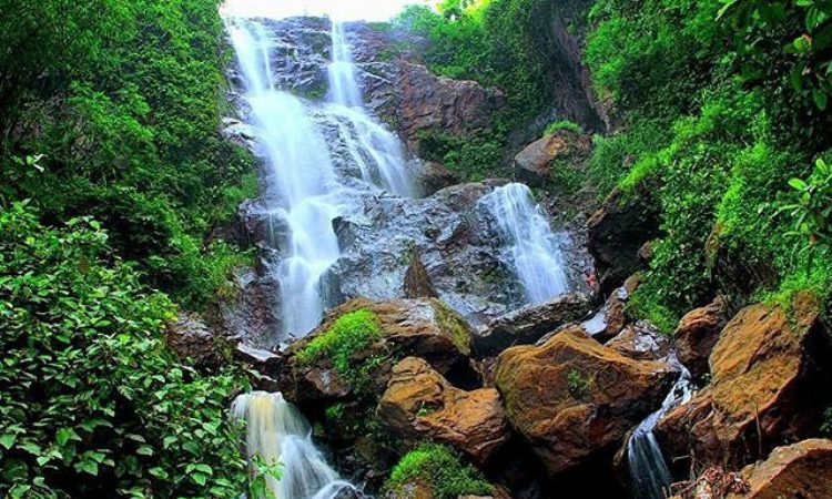 air terjun di garut, air terjun terbaik di garut, curug di garut, curug garut, curug indah di garut, curug terbaik di garut, rekreasi di garut, wisata alam di garut, wisata curug di garut, top 20+ curug di garut terbaik & terhits, keindahan air terjun nan spektakuler!