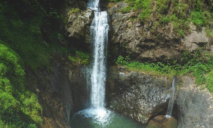 air terjun di garut, air terjun terbaik di garut, curug di garut, curug garut, curug indah di garut, curug terbaik di garut, rekreasi di garut, wisata alam di garut, wisata curug di garut, top 20+ curug di garut terbaik & terhits, keindahan air terjun nan spektakuler!