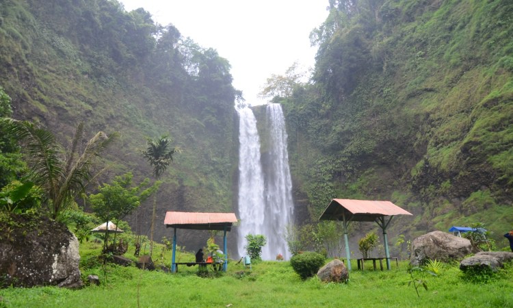 air terjun di garut, air terjun terbaik di garut, curug di garut, curug garut, curug indah di garut, curug terbaik di garut, rekreasi di garut, wisata alam di garut, wisata curug di garut, top 20+ curug di garut terbaik & terhits, keindahan air terjun nan spektakuler!